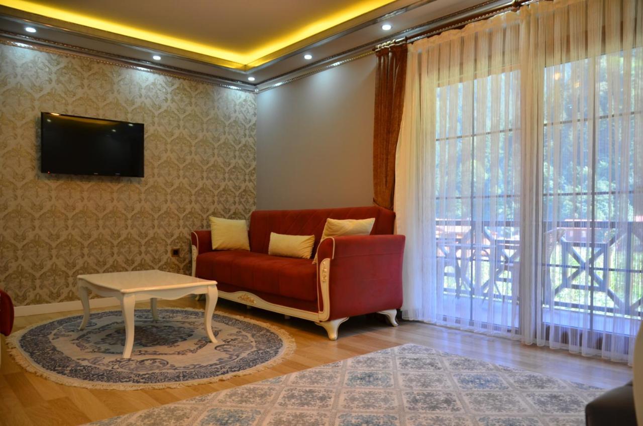 One-Bedroom Apartment with Private Patio and Mountain View