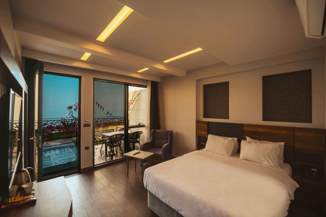 Deluxe Double Room with Garden and Terrace