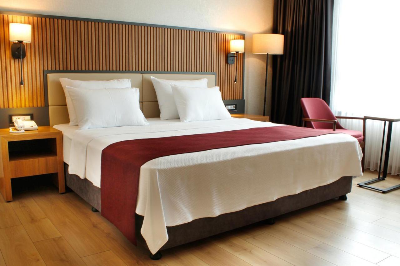 King Suite with One King Bed, Non- Smoking