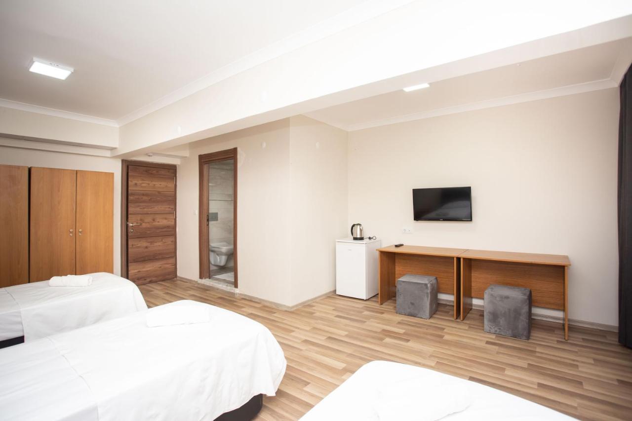 Dreibettzimmer mit Bergblick