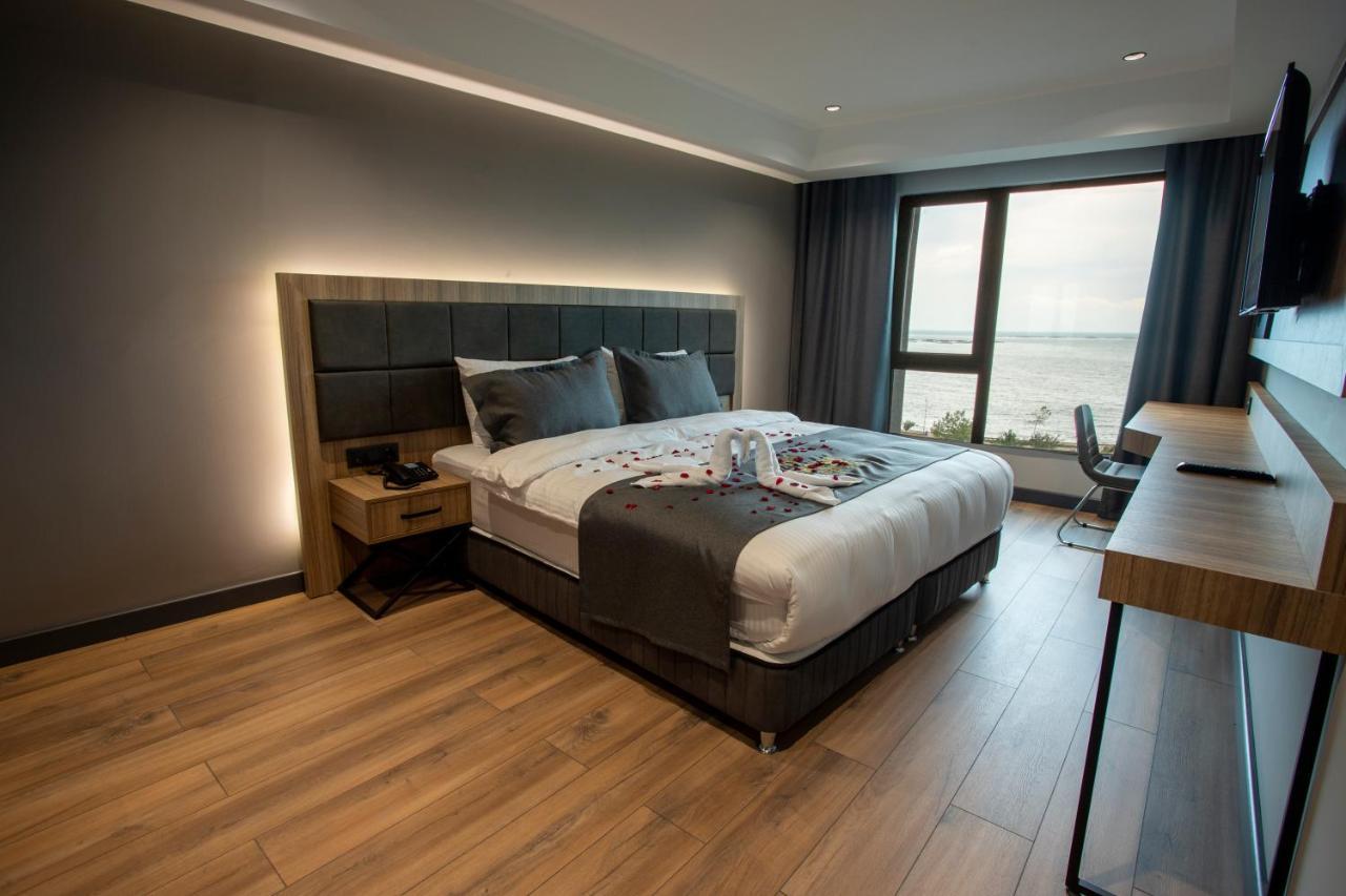 Deluxe Suite with Sea View