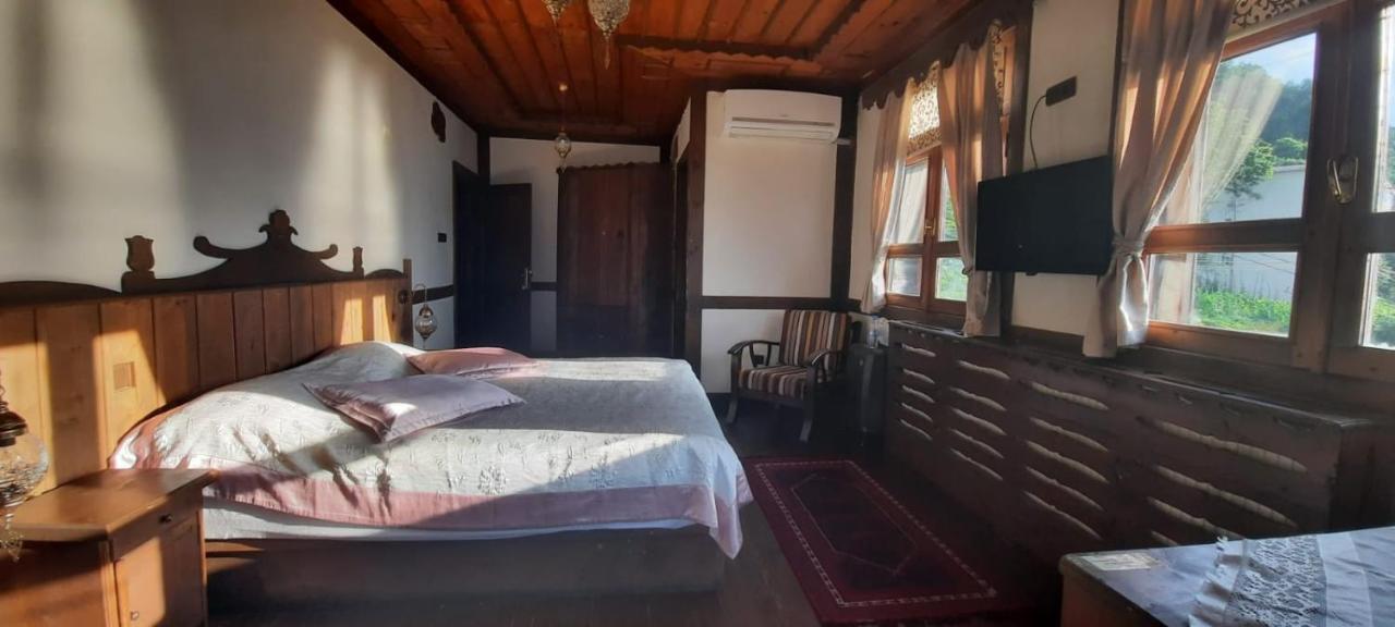 Deluxe Double Room with Side Sea View