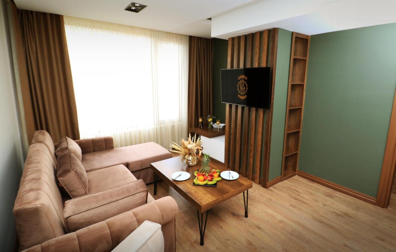 Suite with Mountain View
