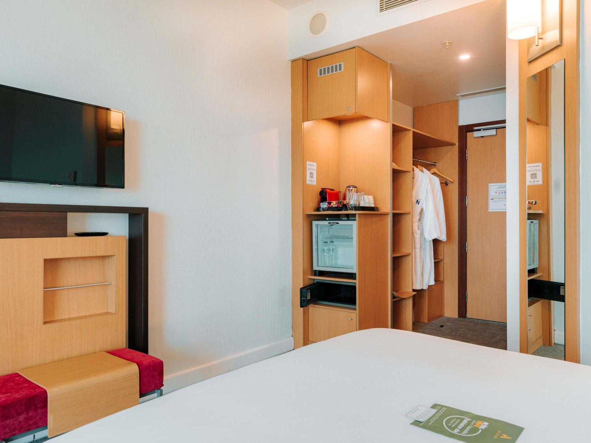Executive Room with One Double Bed and Sea View