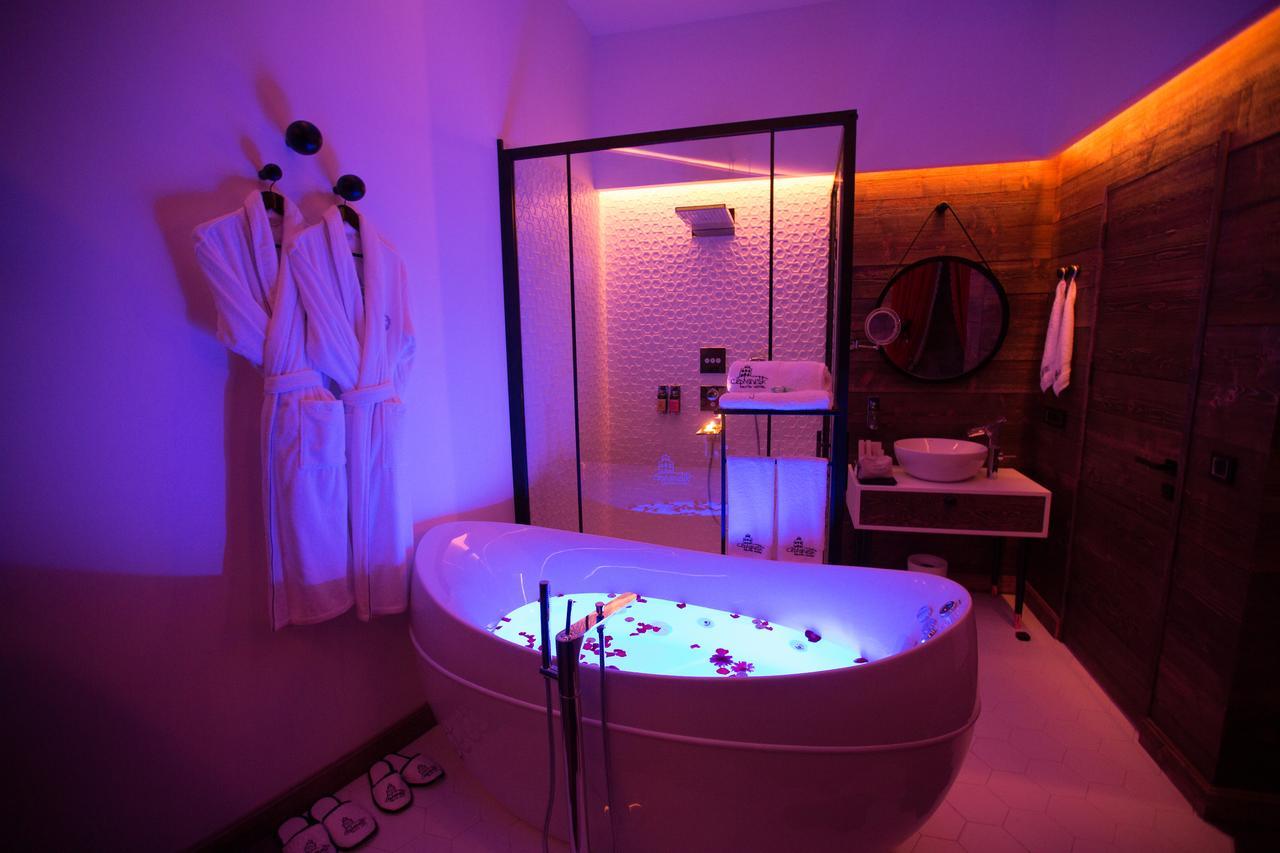 Queen Room with Bath