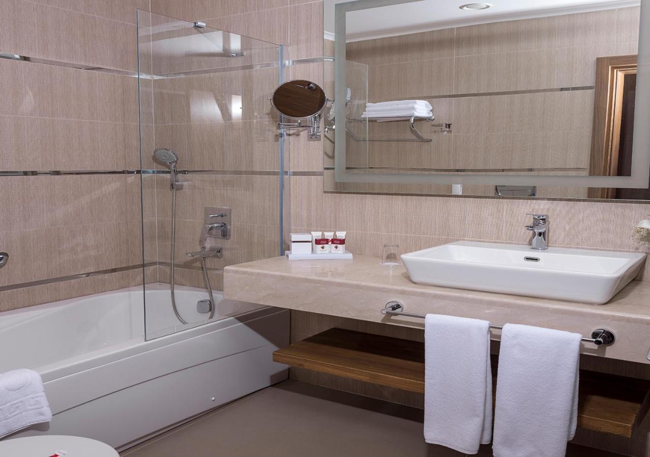 Twin Room with Two Twin Beds - Sea View