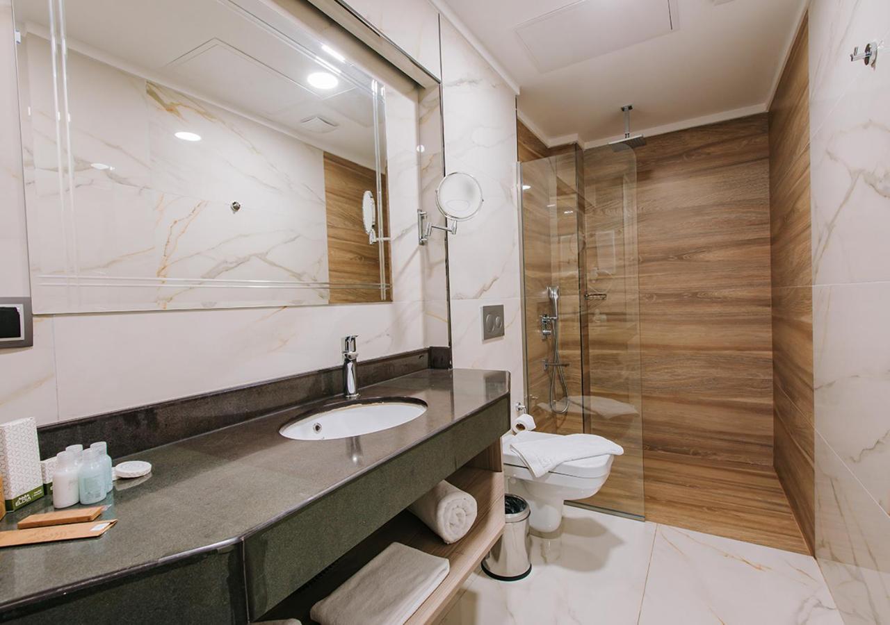 Black Sea Suite with Spa Bath