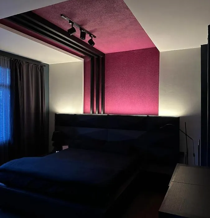 Black House-1