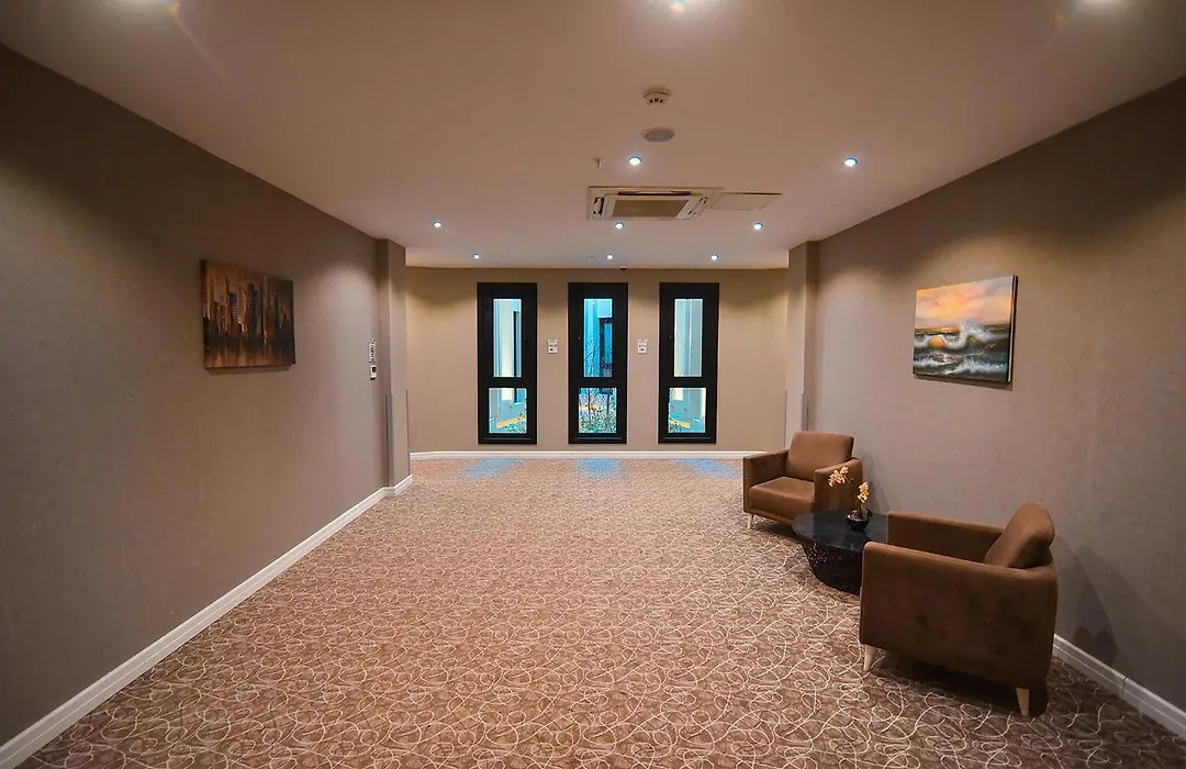 Royal Comfort Hotel-1