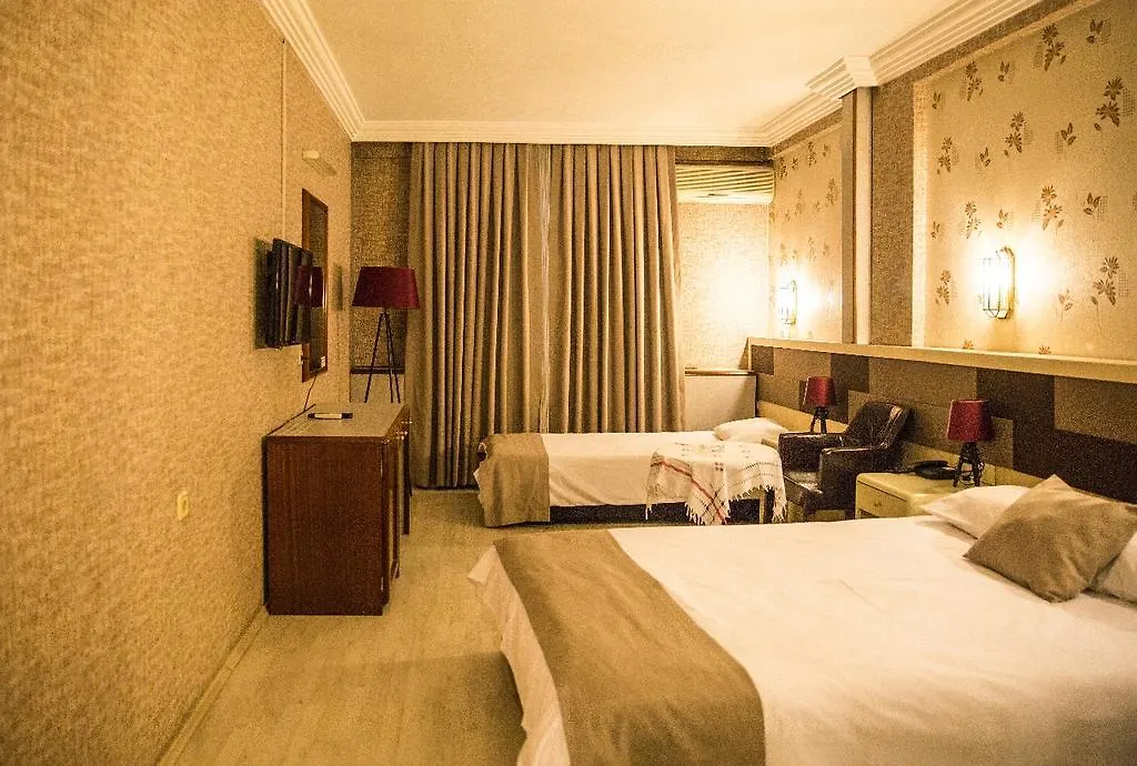 Green Hotel-1