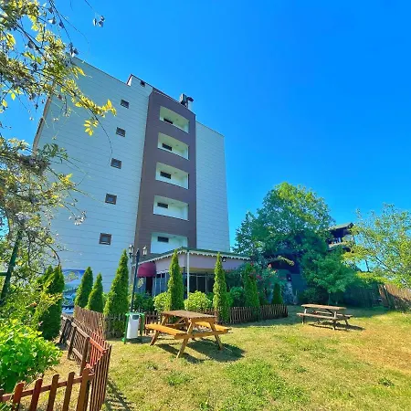 Lustra Garden Suite-3