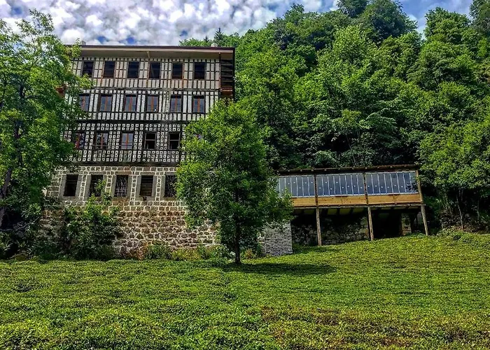 Huzur Konak Otel&Restoran Çamlıhemşin