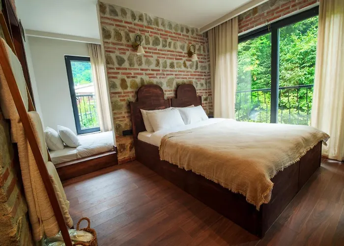 Elwood Hotel Rize
