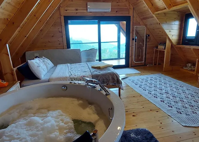 Haustierfreundliches Trabzon Camlica Bungalov